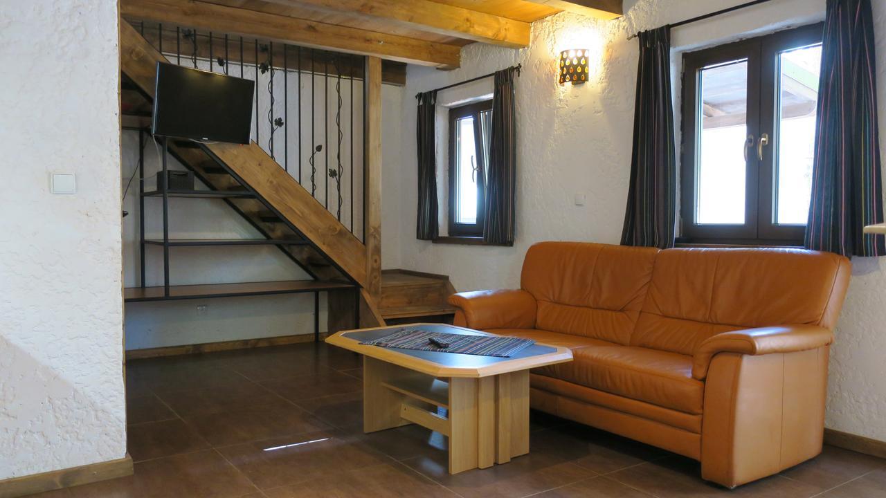 Villa Osada Pod Czerwonym Debem - Czarny Mlyn à Jastrzębia Góra Extérieur photo