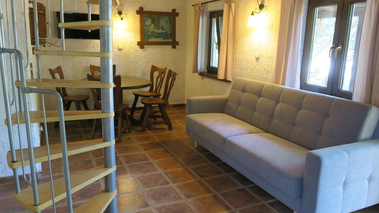 Villa Osada Pod Czerwonym Debem - Czarny Mlyn à Jastrzębia Góra Extérieur photo